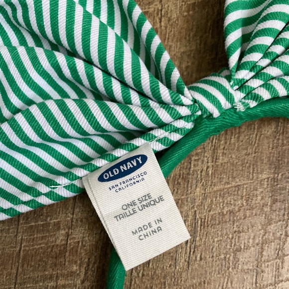 St. Patrick’s Day Giant Bow Headband - Picture 3 of 3